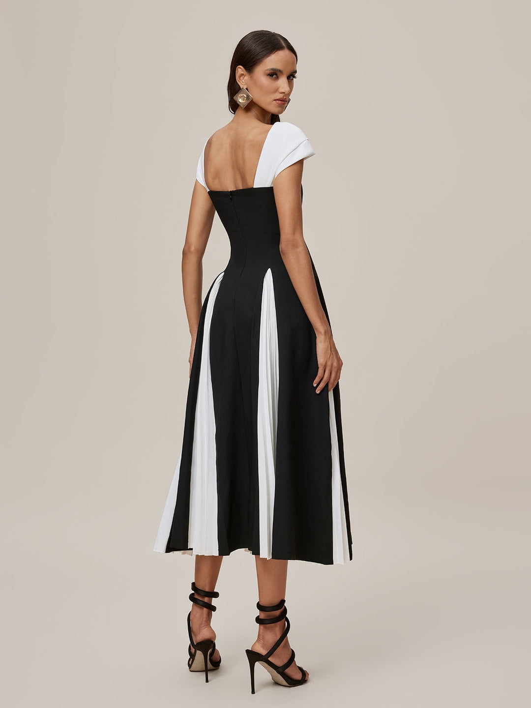 Onelia Sleeveless Ruched Midi Dress