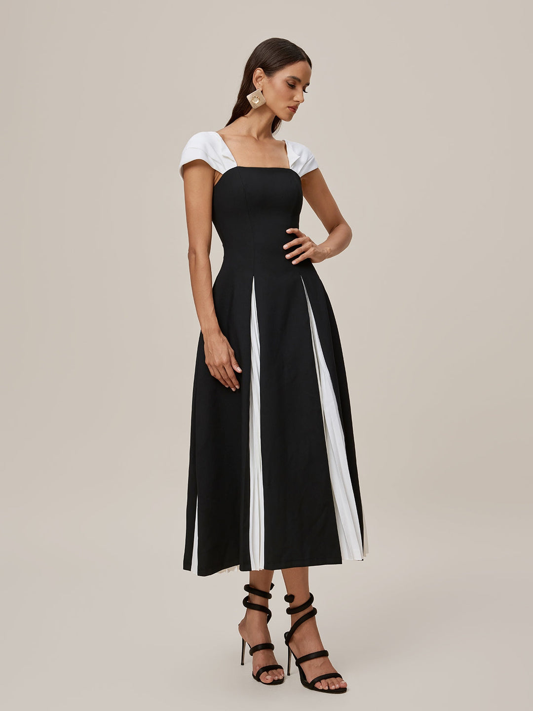 Onelia Sleeveless Ruched Midi Dress